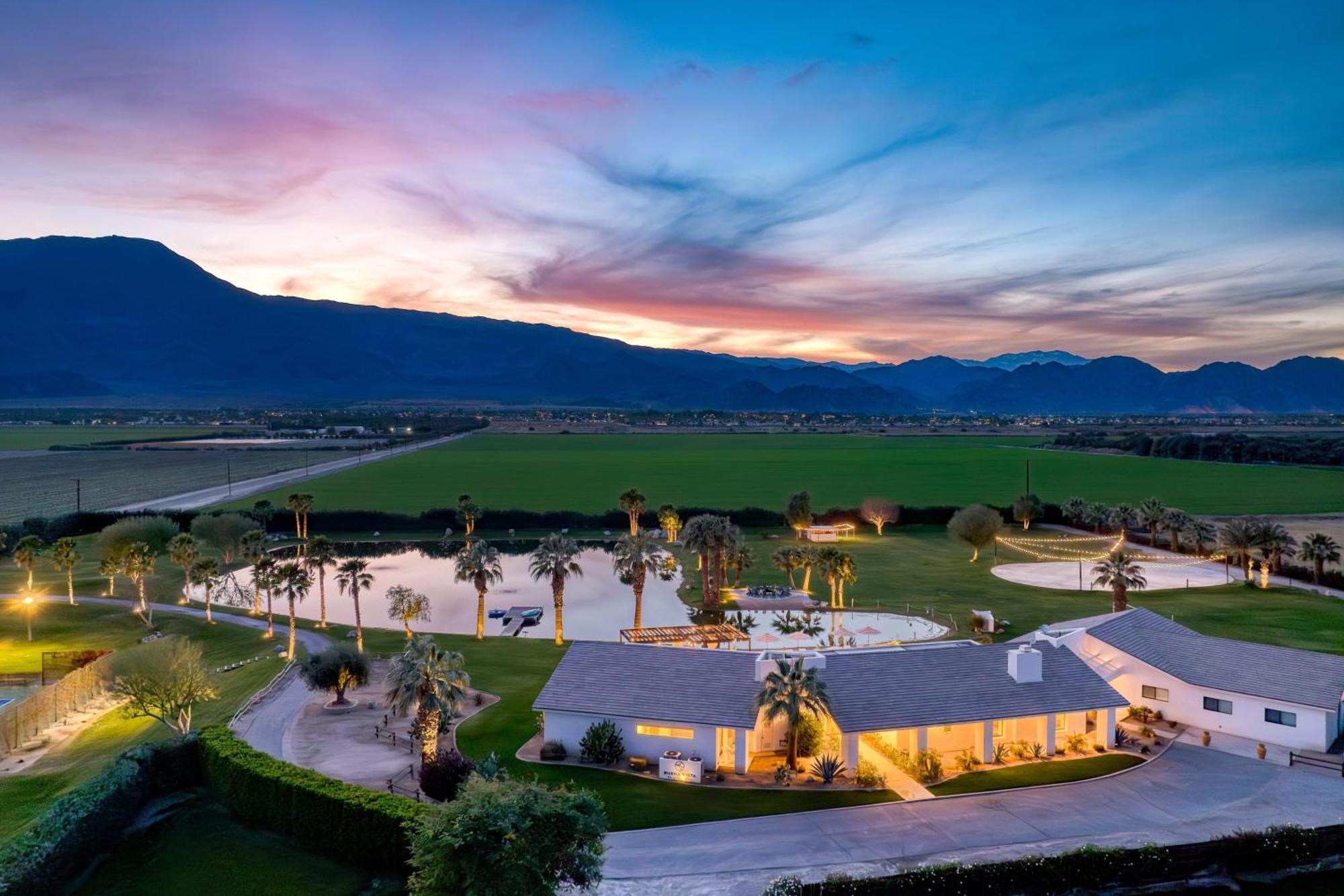 Buena Vista By Avantstay Massive Outdoor Oasis W Pool Spa Firepit La Quinta Exterior foto